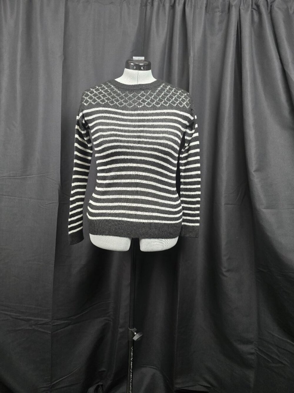 Ann Taylor LOFT Crew Neck Striped in Black and Cream Crew Size XS